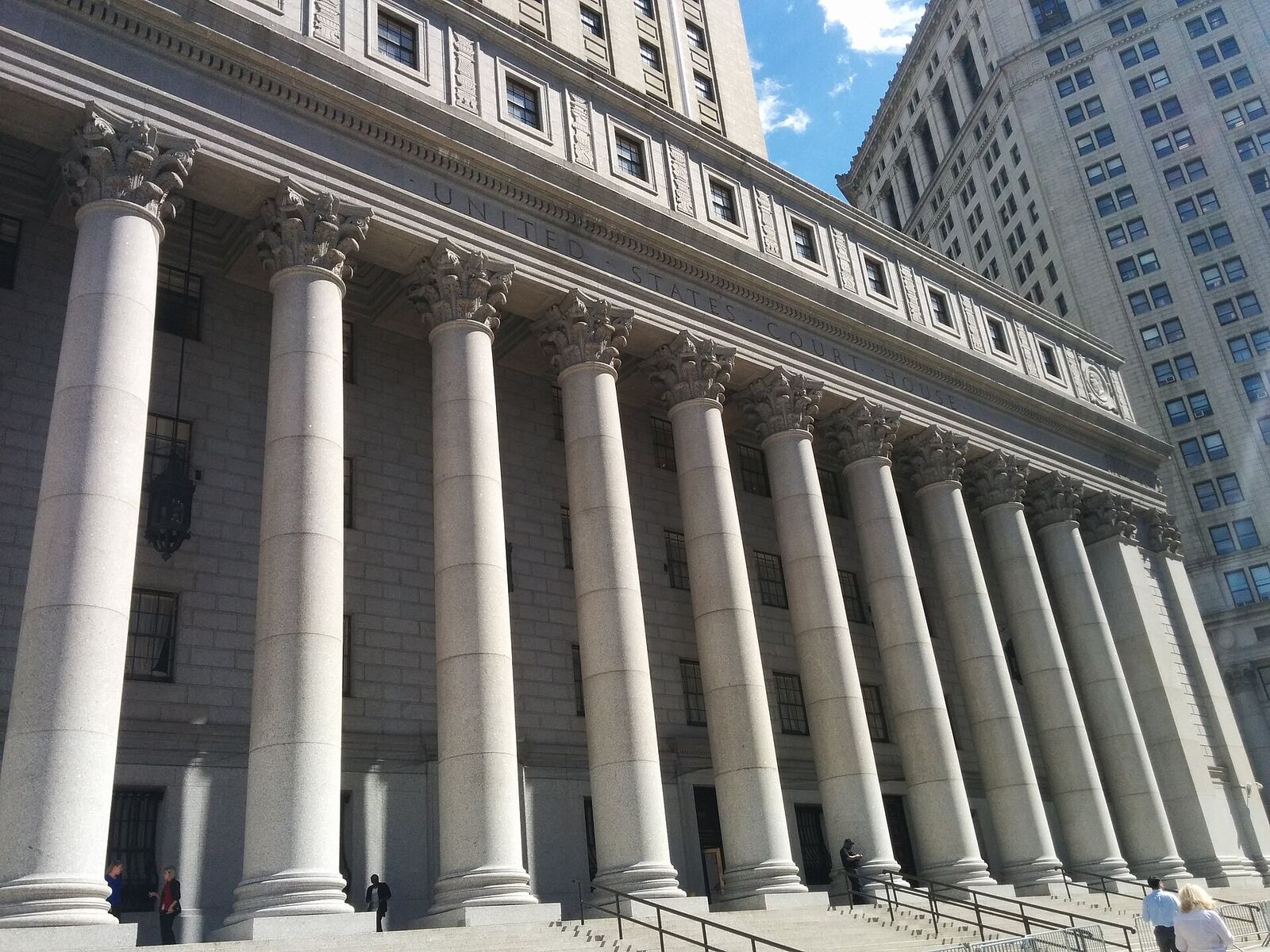 纽约曼哈顿 Foley Square 的 Thurgood Marshall 联邦法院大楼，本案两起诉讼均在此提起（资料图）
