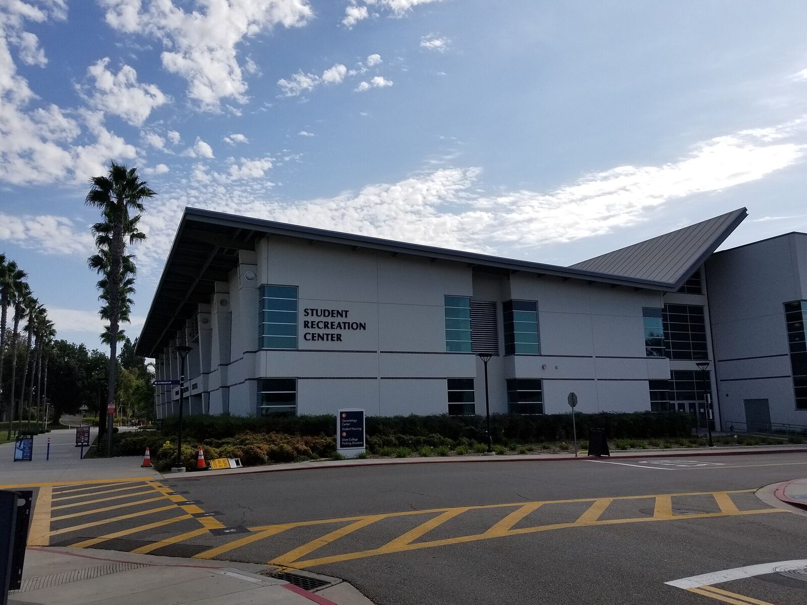 Cal State Fullerton 校园学生活动中心资料图（图库照片）