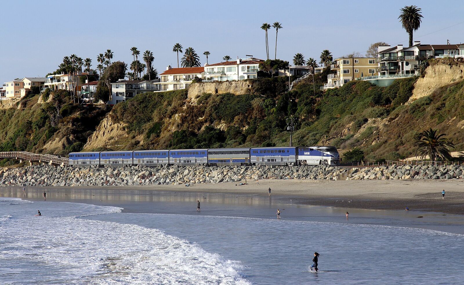San Clemente 海岸与 Pacific Surfliner 列车资料图（2017年12月摄）