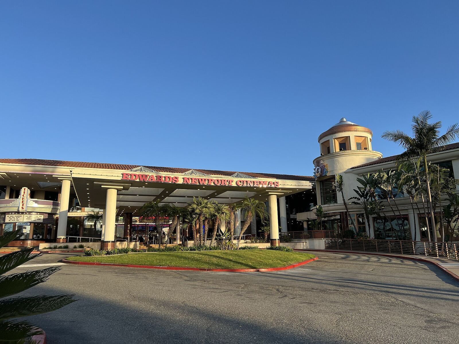 Newport Beach 的 Regal Edwards Big Newport 影院资料图（2024年摄）