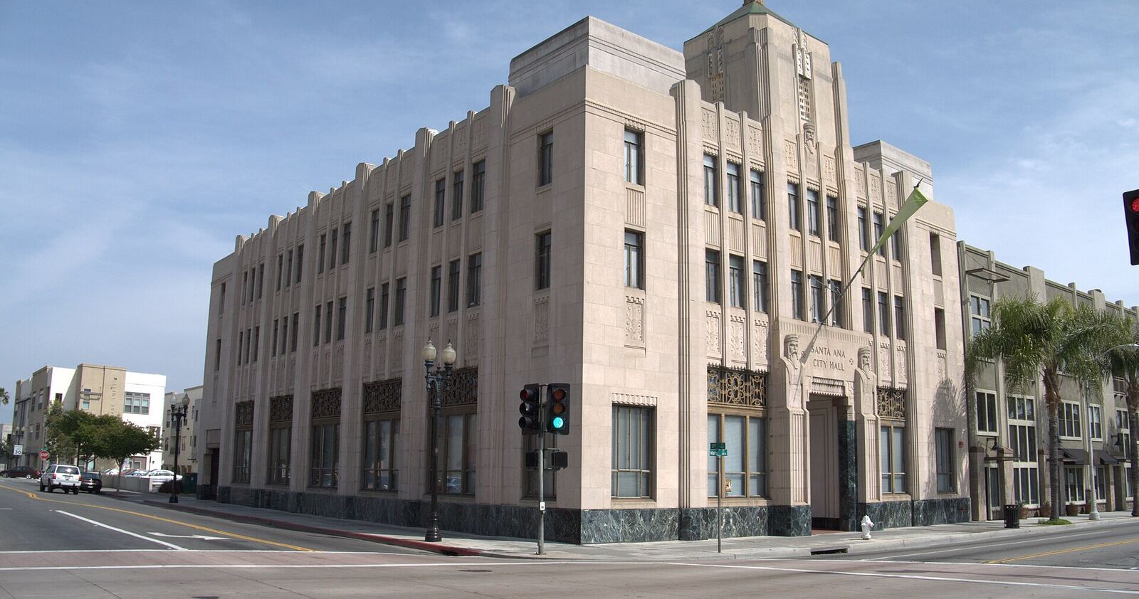 Santa Ana 市中心旧市政厅（1935年建）资料图（Wikimedia Commons）