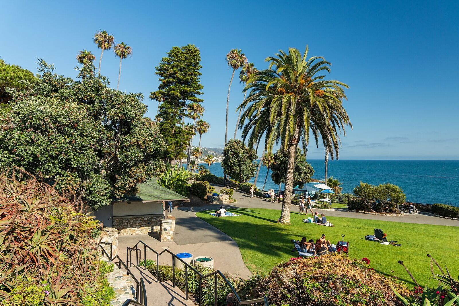 Laguna Beach 的 Heisler Park 海景步道，资料图（Wikimedia Commons）