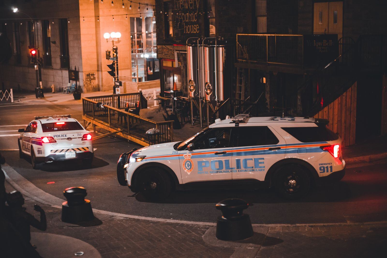夜间街头的警车，资料图（图库照片），非事发现场