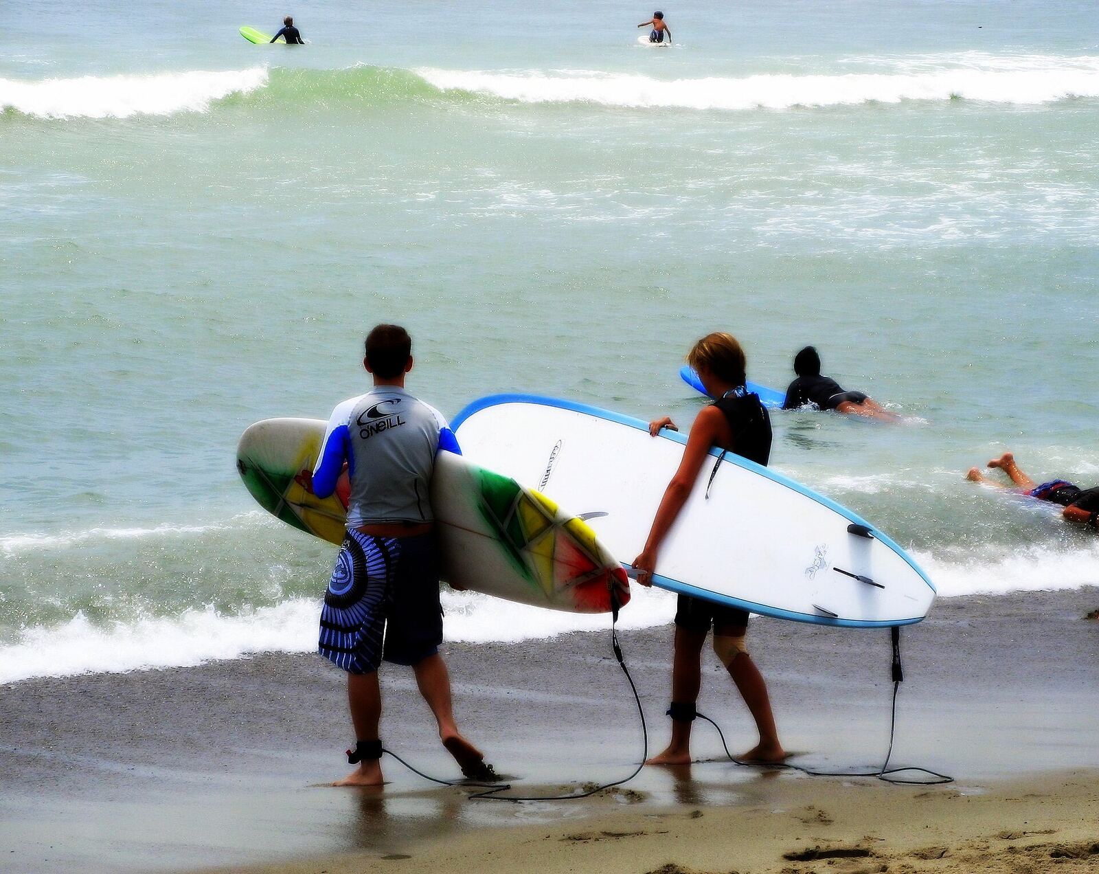 Dana Point 的 Doheny State Beach 资料图（Wikimedia Commons）