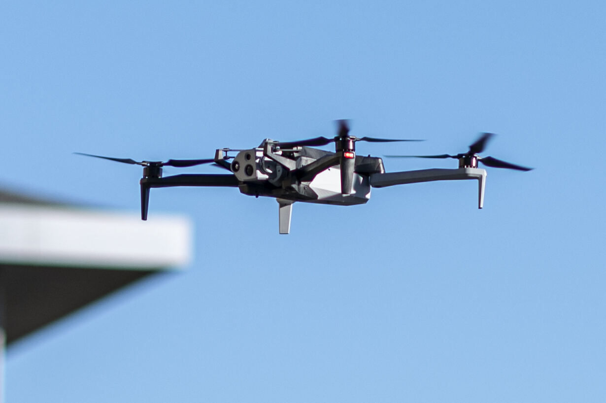 Skydio X10 无人机飞行资料图（Wikimedia Commons，美国国防部照片）