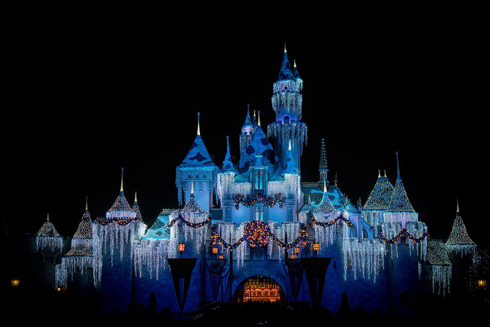 Disneyland 睡美人城堡圣诞季灯饰（资料图）