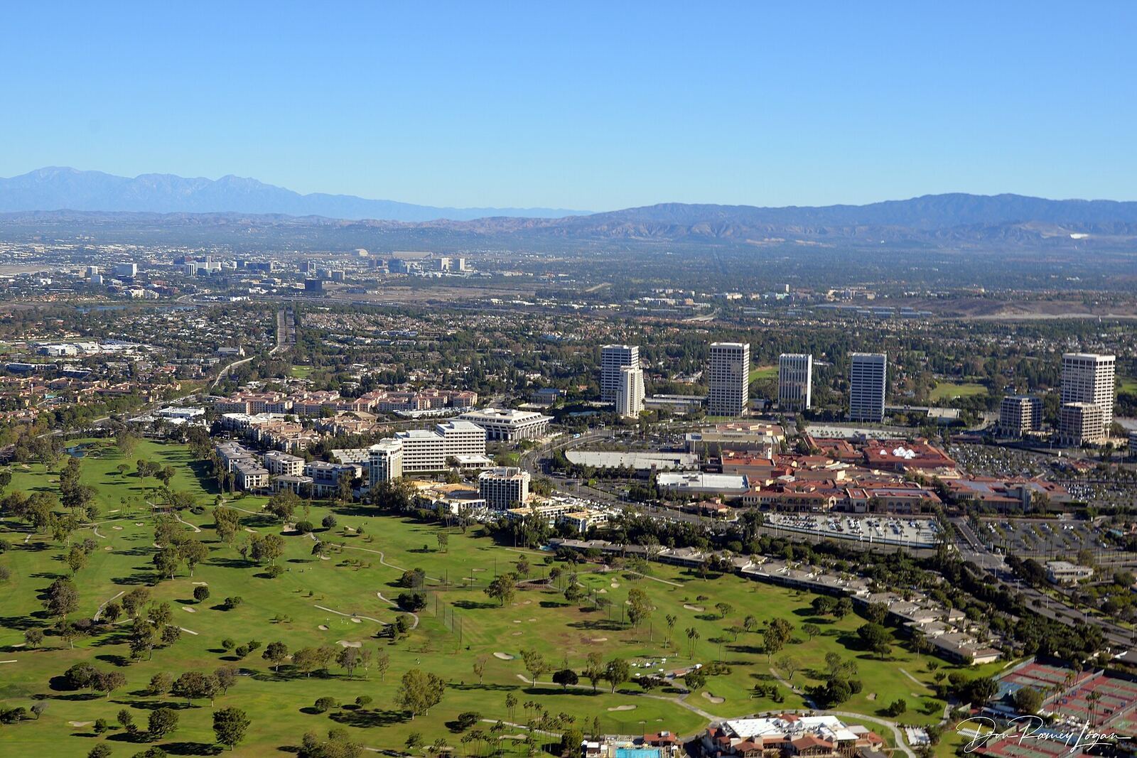 Newport Beach 的 Fashion Island 航拍资料图