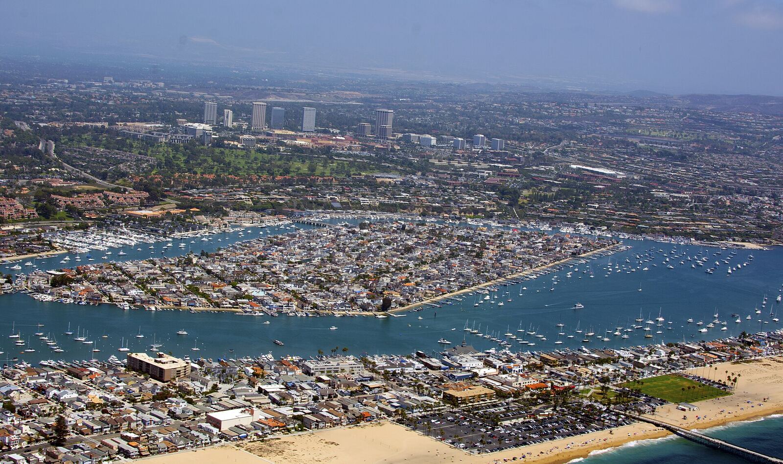 Newport Beach 的 Balboa Island 航拍资料图
